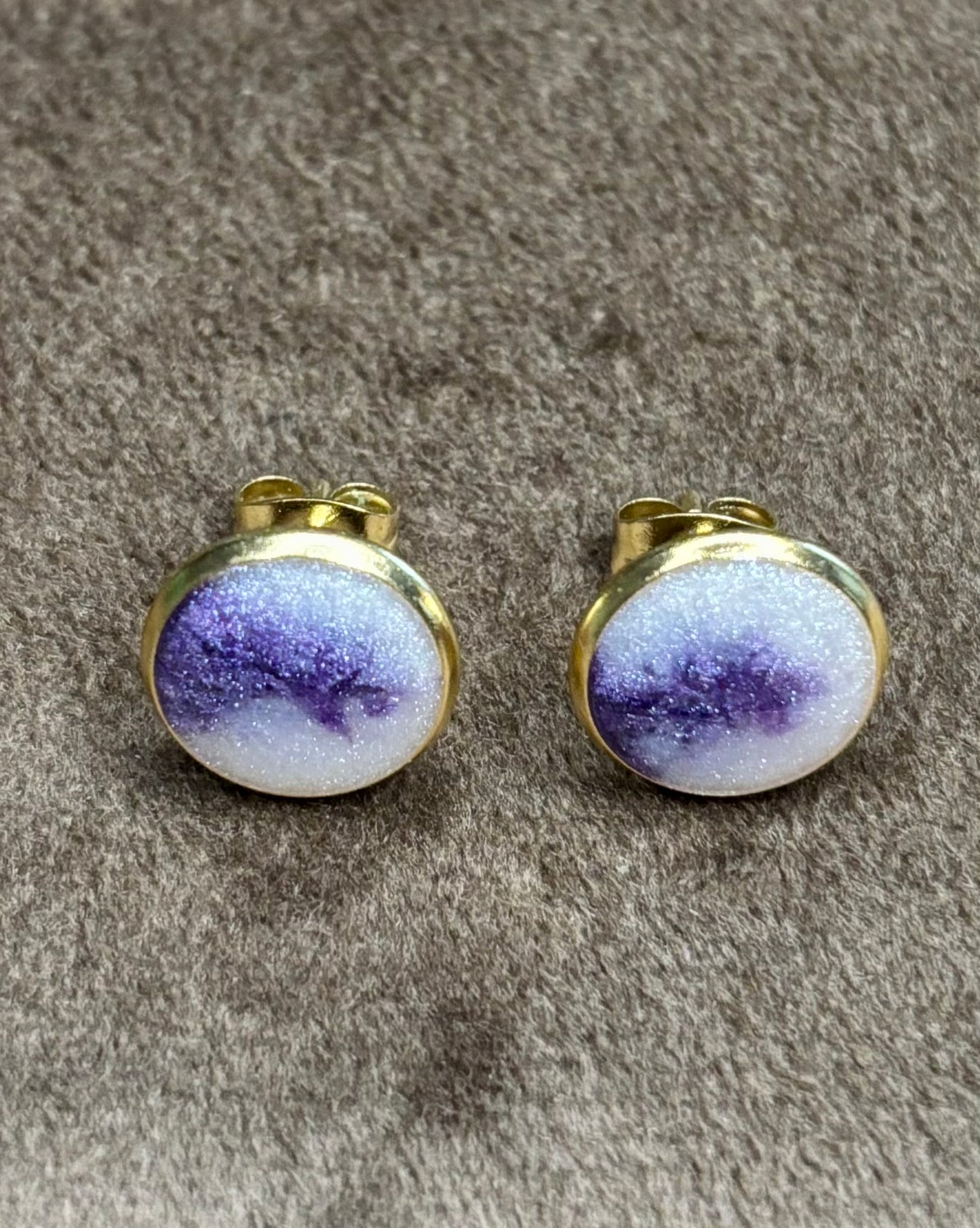 Boucles d’oreilles violette et blanche