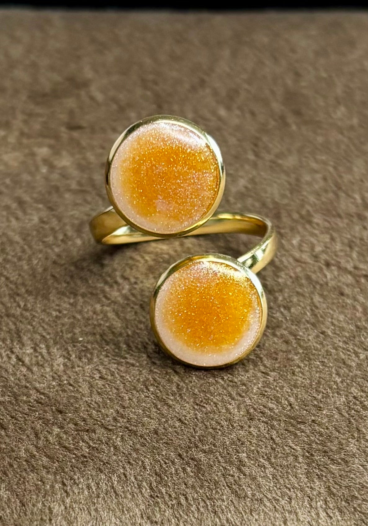Bague dorée et blanche