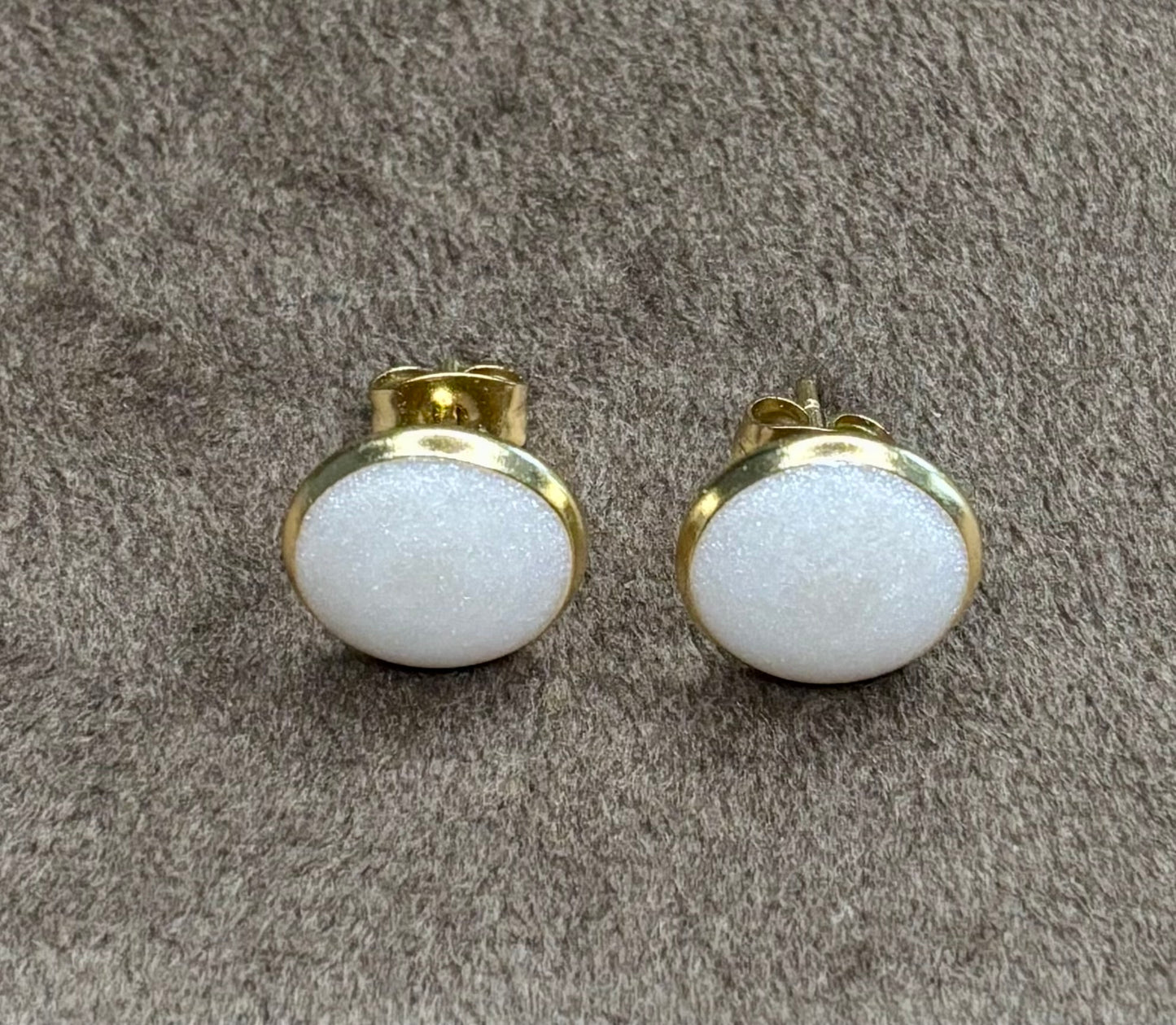 Boucles d’oreilles blanches
