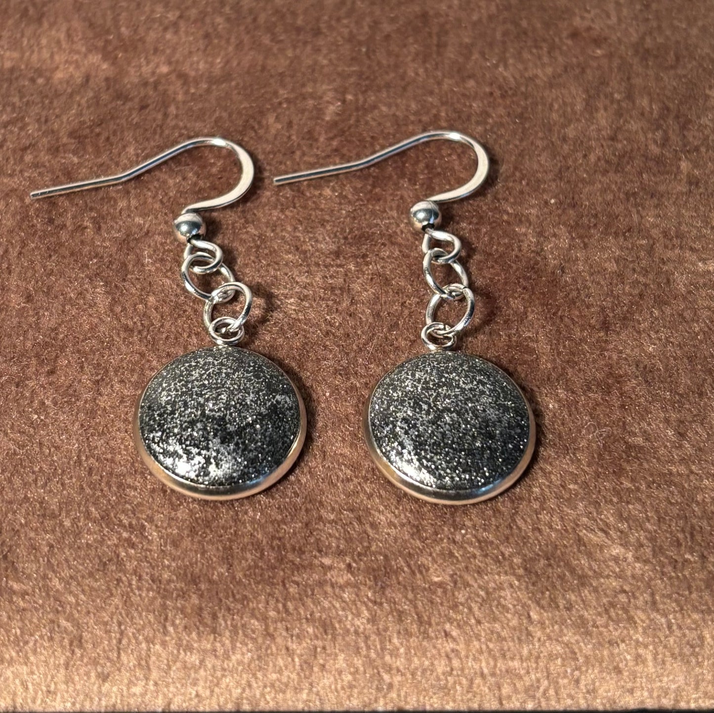 Boucles d’oreilles pendantes noires