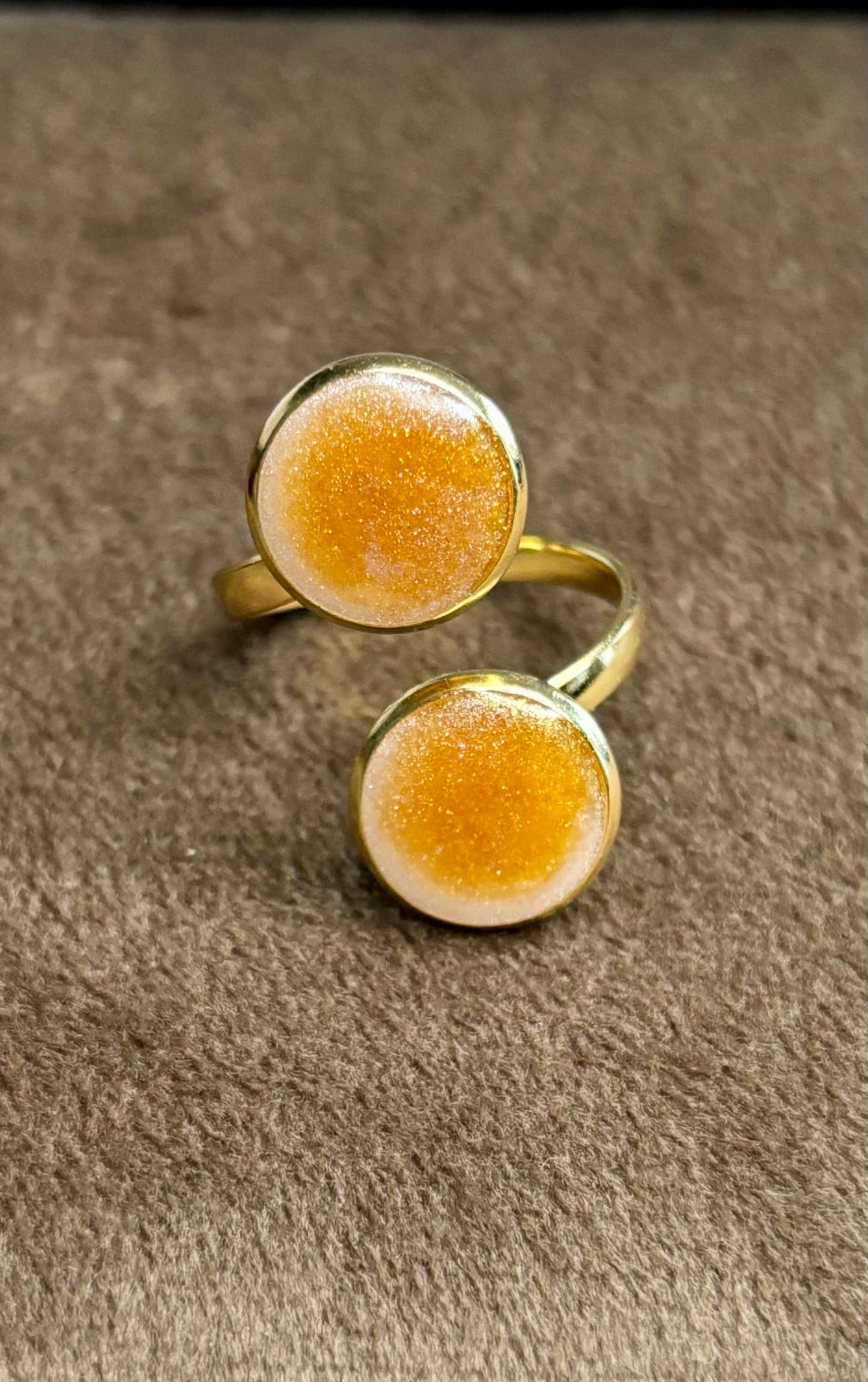 Bague dorée et blanche