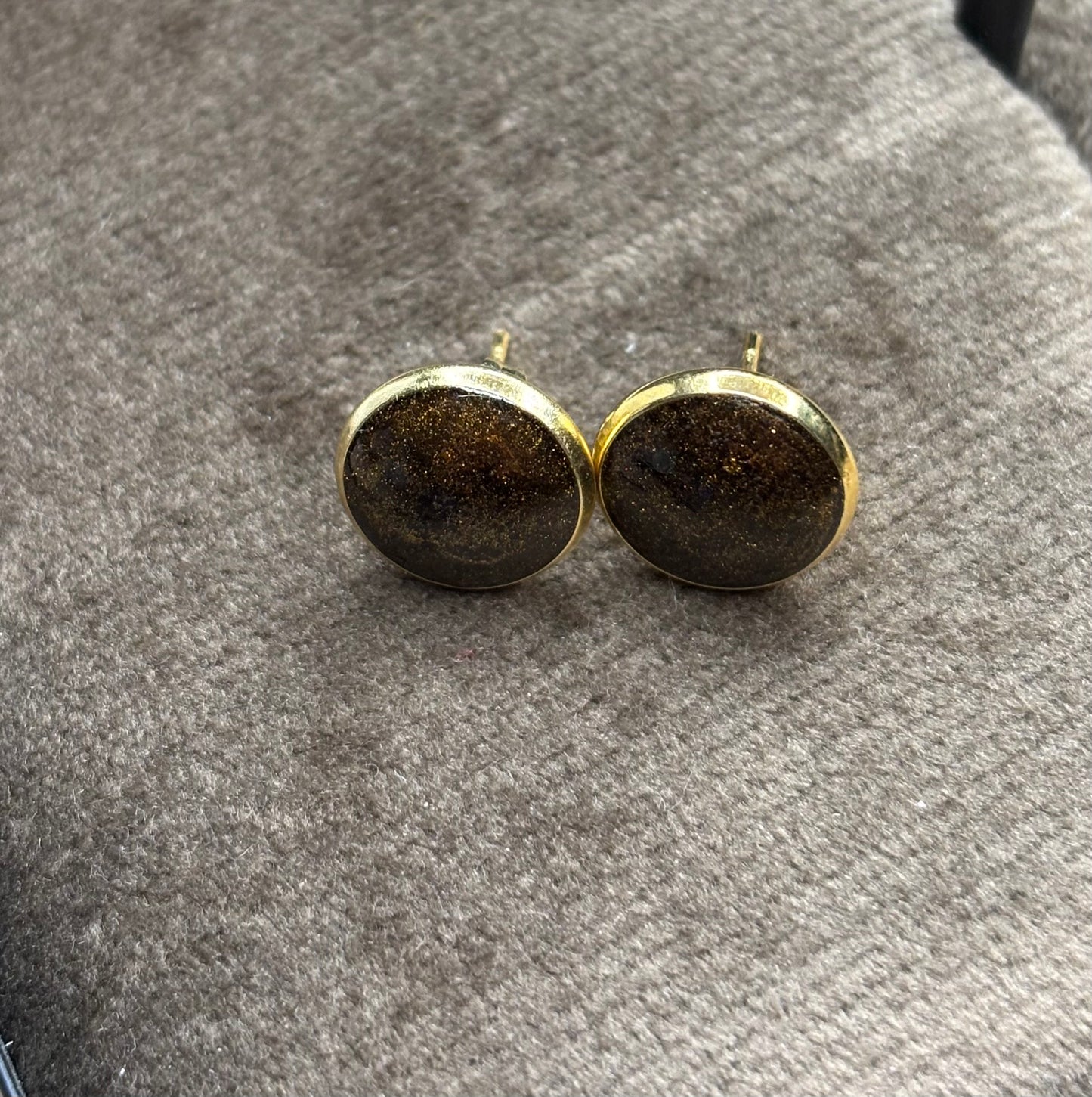 Boucles d’oreilles noires brillantes