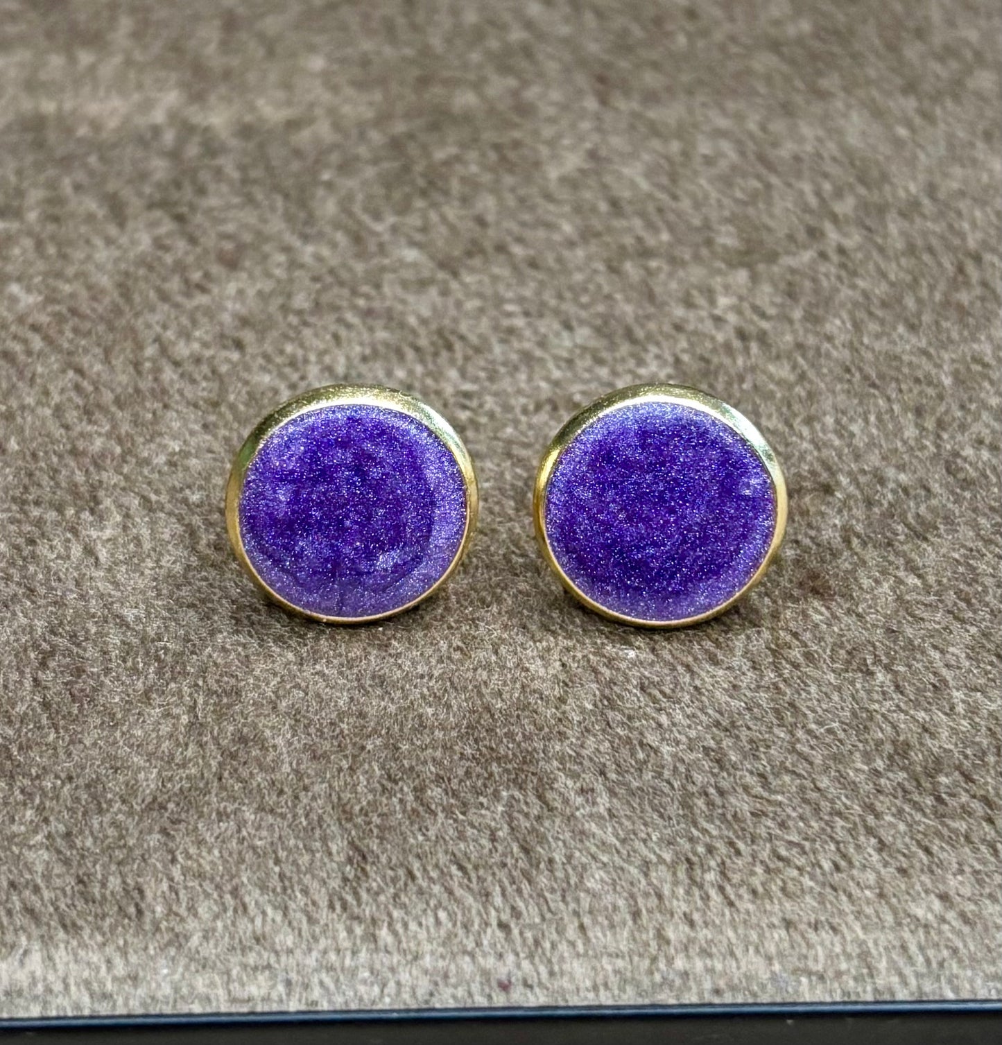 Boucles d’oreilles violettes