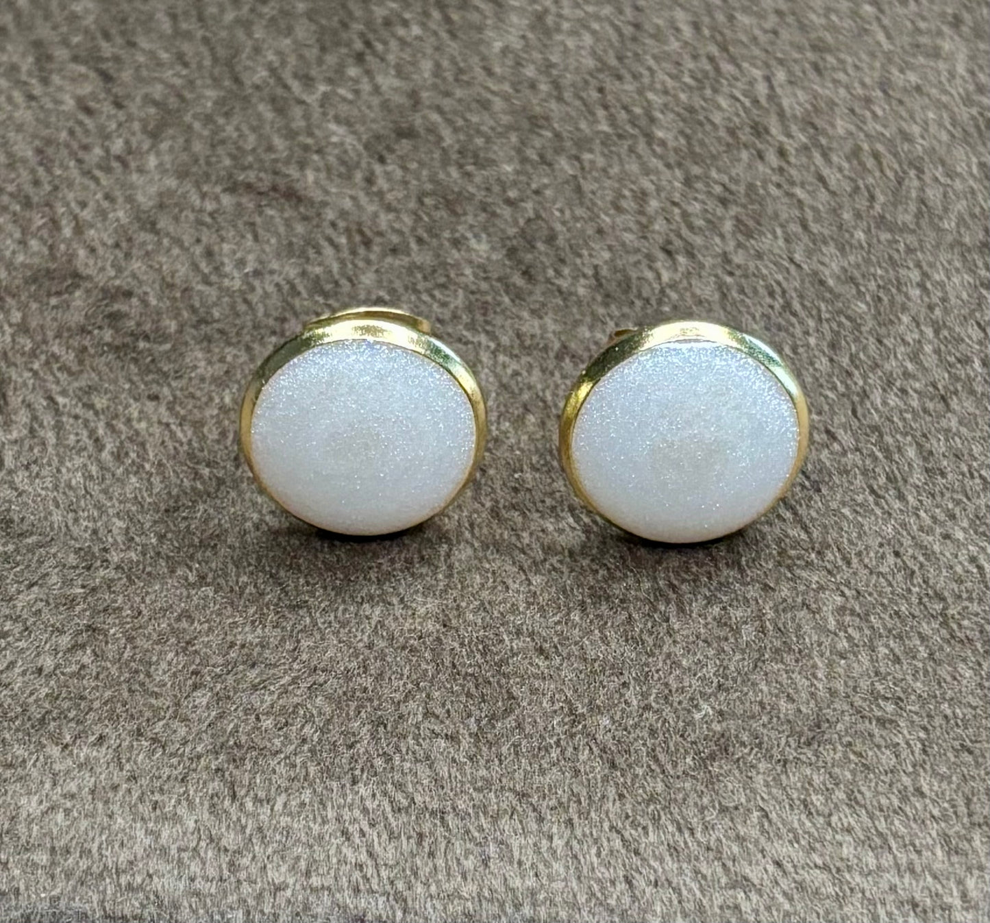 Boucles d’oreilles blanches