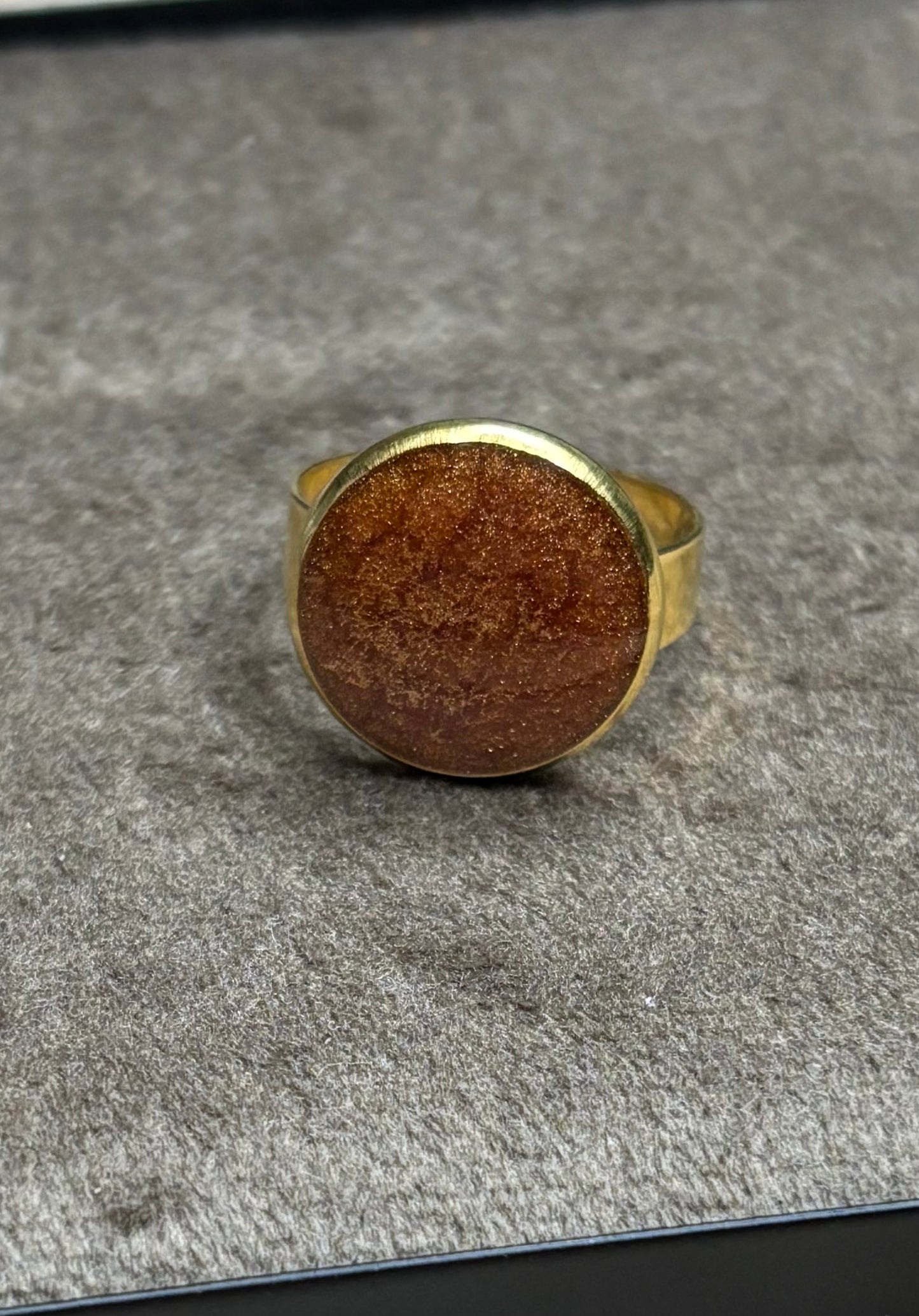 Bague ocre pailletée