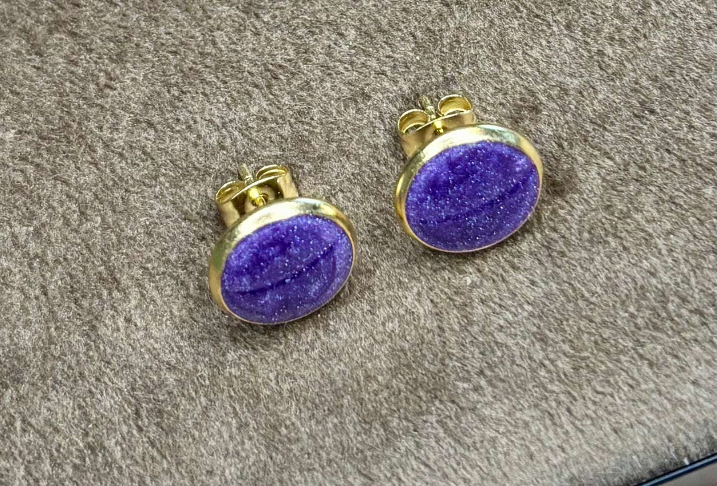 Boucles d’oreilles violettes