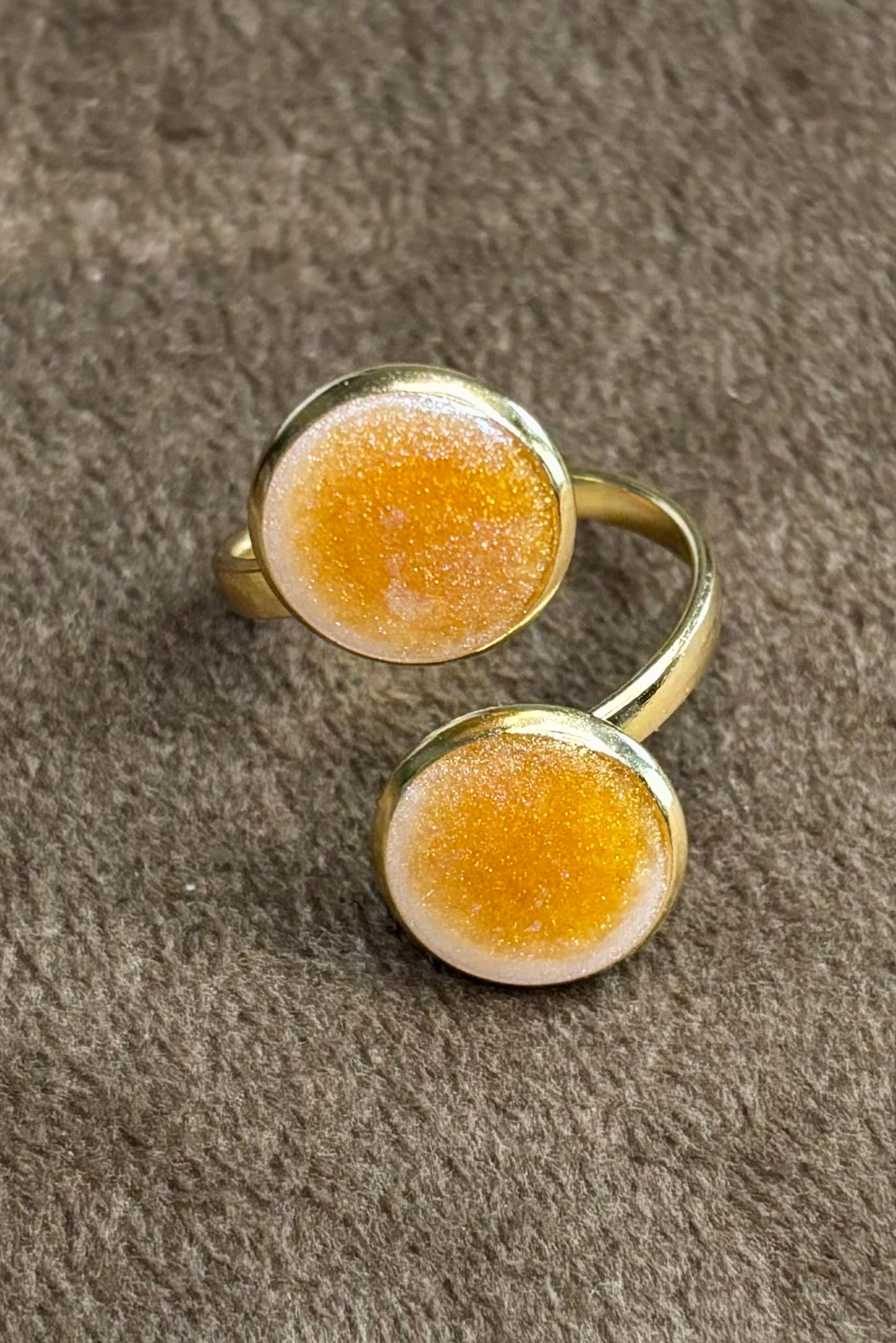Bague dorée et blanche