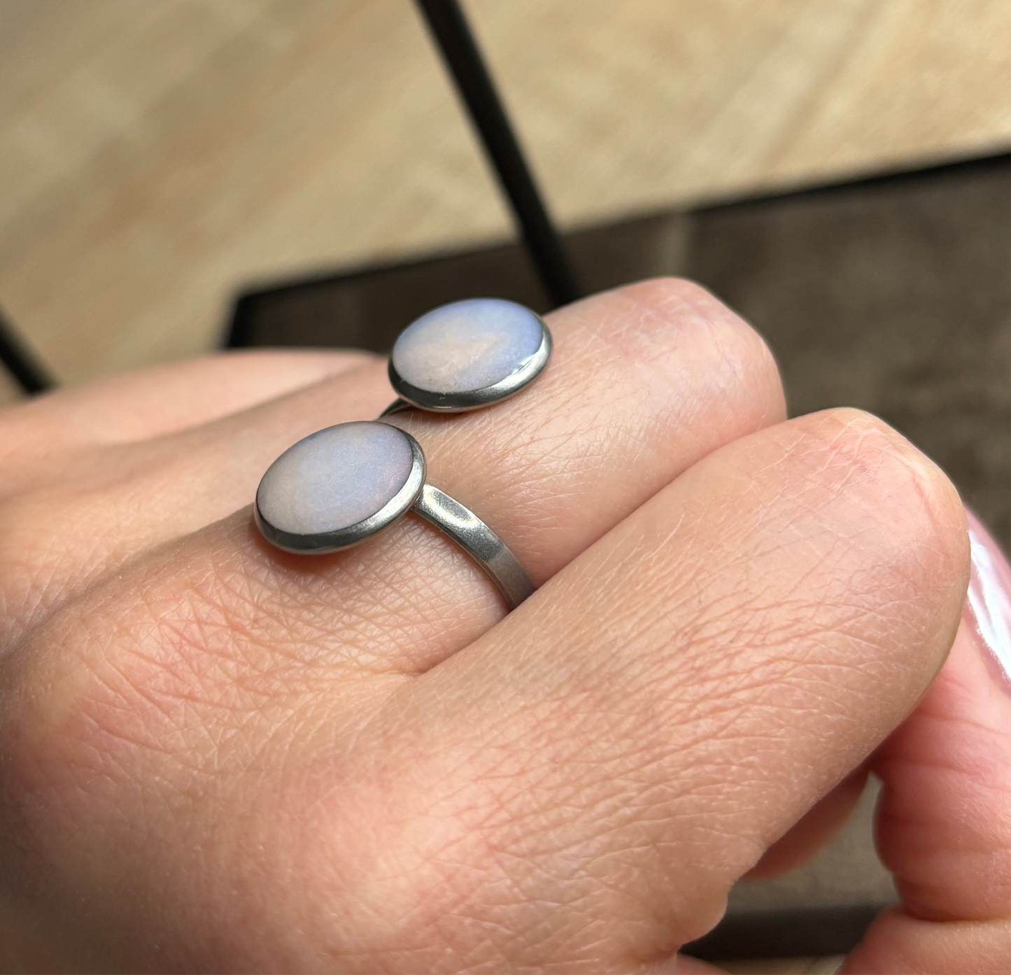 Bague argentée perlée bicolore