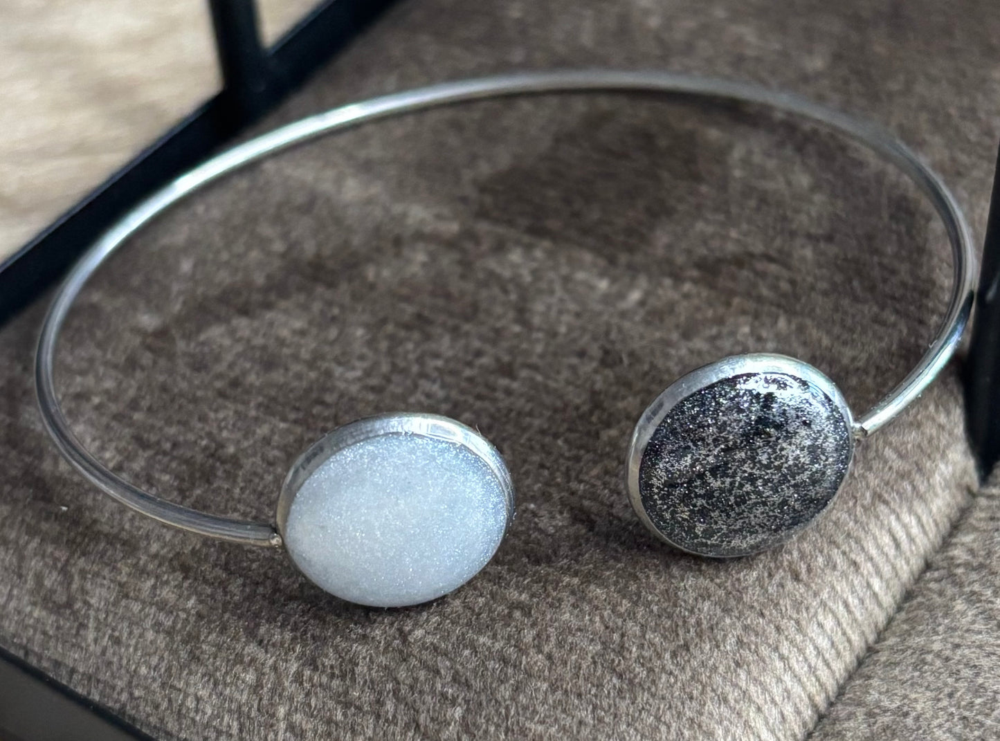 Bracelet argentée perle et noire