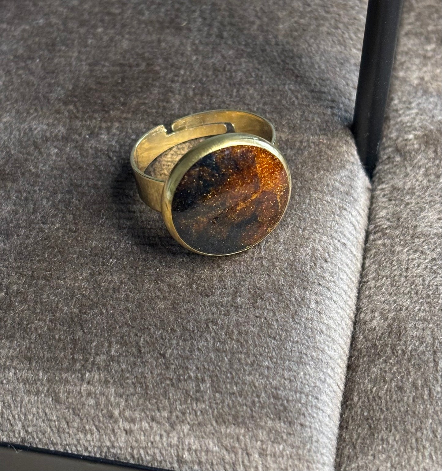 Bague noire et bronze