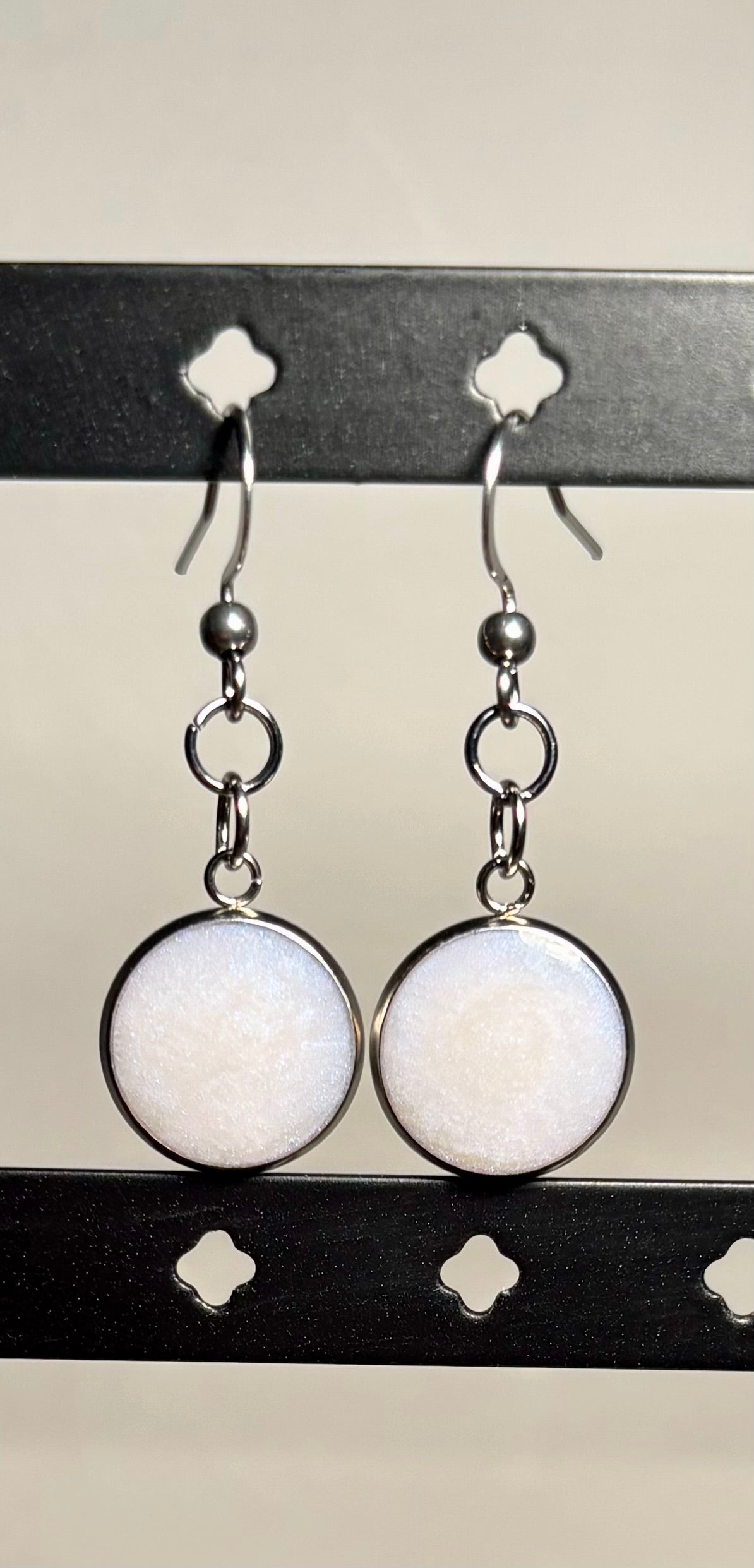 Boucles d’oreilles pendantes perle bleue