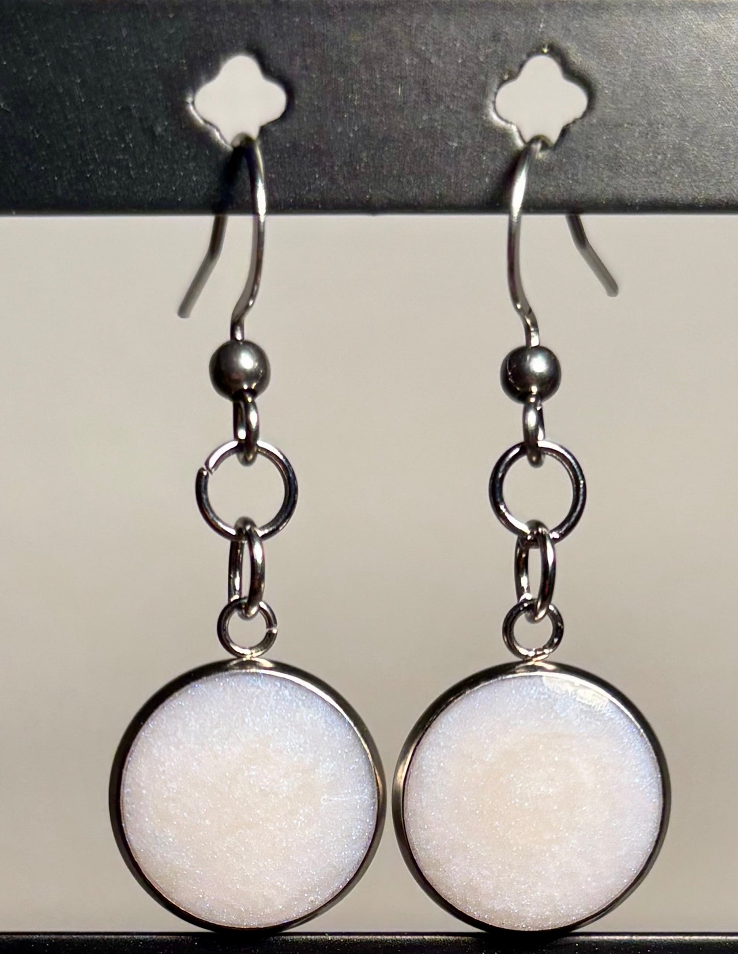 Boucles d’oreilles pendantes perle bleue