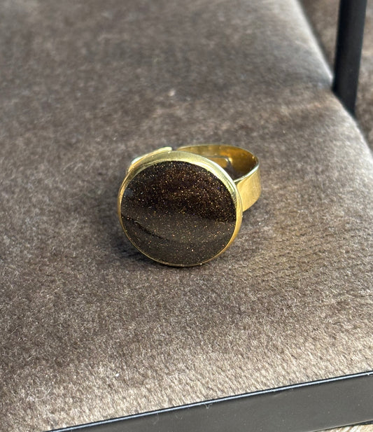 Bague noire et dorée